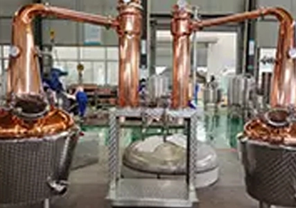 What are the Classification of Distillation Equipment？